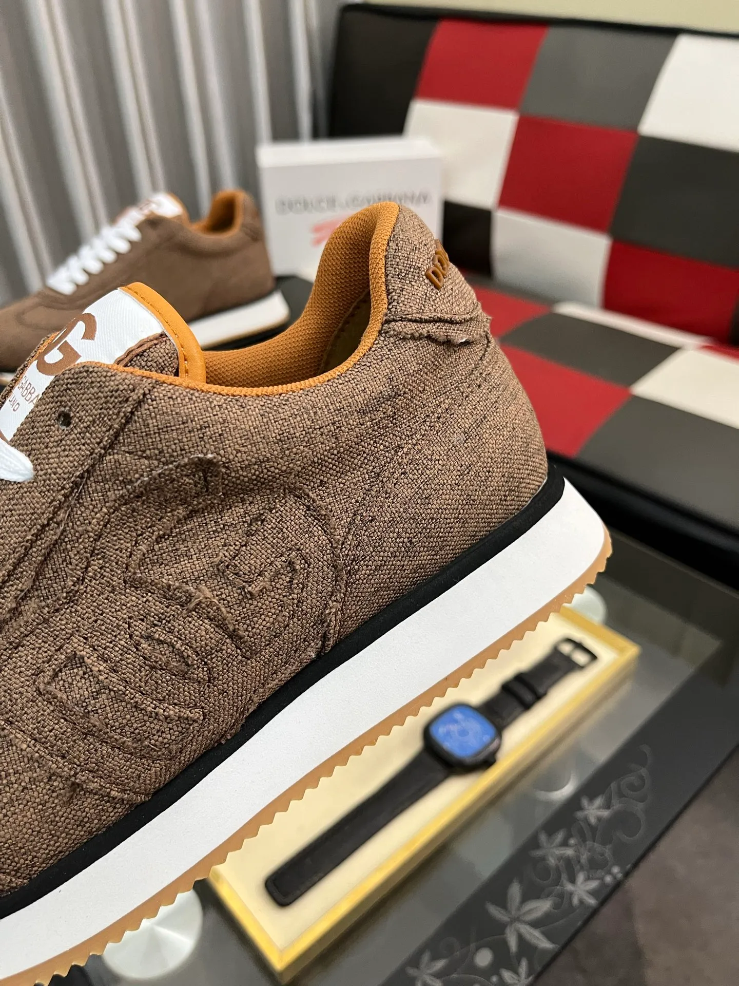 Men's shoes 💰458⌚️⌚️DG's latest popular casual shoes 🔥🔥, the tongue has the brand's iconic details, and the combination of silk cowhide and cow suede enhances the style. Fashionable and versatile, it can complement any look. Create an exquisite design with unique dynamic vitality and modern atmosphere, showing modern elegance. Size: 36-464️⃣colors available